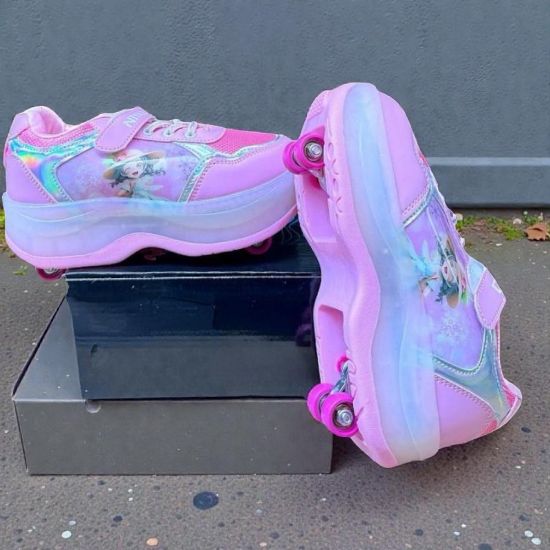 صورة سكيت شوز بناتي يجمع بين اللعب والأناقة